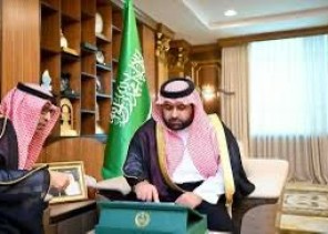 أمير جازان يُدشّن مبادرة «ما يفقد لا يُسترد» للتوعية بأمراض العيون ويُكرّم فريق منصة «التزام»