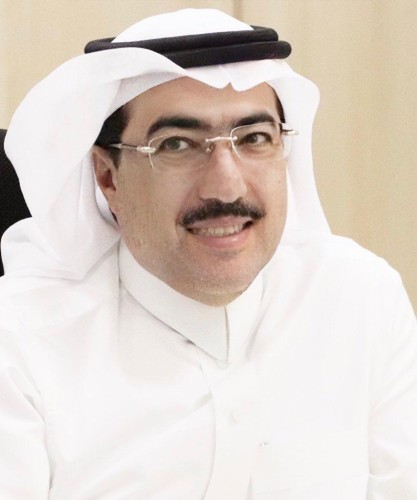 أمين عسير يتلقى التهنئة من أمير المنطقة نظير جهود الأمانة المتميزة بمناسبة حصولها على المركز الثالث على مستوى أمانات المملكة