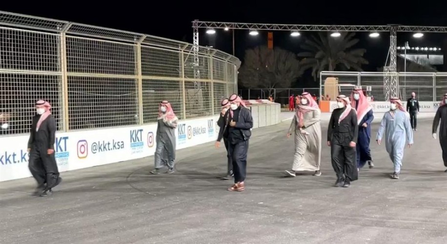 شاهد: أول فيديو لحظة وصول ولي العهد إلى حلبة الدرعية .. وأحد الحضور: ليته فيني ولا فيك