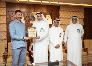رئيس مكتب شؤون حجاج روسيا يشيد بالخدمات المقدمة لـ 25 ألف حاج روسي رئيس مكتب شؤون حجاج روسيا يشيد بالخدمات المقدمة لـ 25 ألف حاج روسي