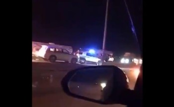 *بالفيديو..”أمن الطرق” توقف مركبة بالقوة الجبرية بعد أن عكس قائدها السير ورفض التوقف*
