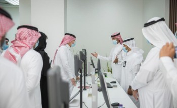 وزير التجارة يقف على أعمال فرع الوزارة والمركز السعودي للأعمال بالمنطقة الشرقية ويكرم الموظفين المتميزين وزير التجارة يقف على أعمال فرع الوزارة والمركز السعودي للأعمال بالمنطقة الشرقية ويكرم الموظفين المتميزين