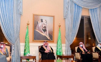 أمير تبوك يلتقي المواطنين في اللقاء الأسبوعي أمير تبوك يلتقي المواطنين في اللقاء الأسبوعي