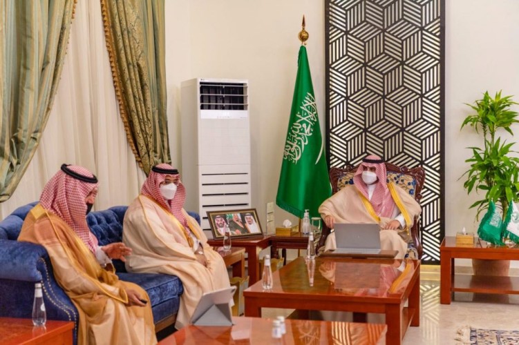 سمو الأمير فيصل بن نواف يطلع على مشروع بوليفارد الجوف والاستعدادات لتدشينه العام المقبل