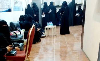 سواعد الحي بمركز المسفلة يسلم 95 أرملة مساعدات مادية