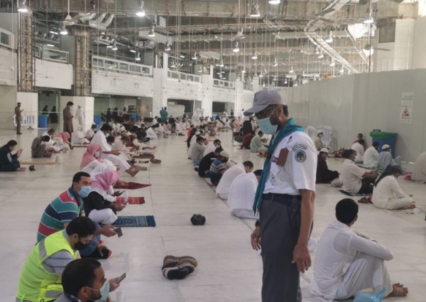 قادة كشافة تعليم مكة يشاركون بفعاليّة في خدمة ضيوف الرحمن بالمسجد الحرام