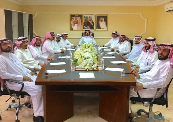 محافظ ضرية يعقد اجتماعاً مع لجنة الاهالي محافظ ضرية يعقد اجتماعاً مع لجنة الاهالي