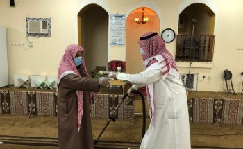 شاهد: شباب وأهالي قرية بدع بن خلف يقومون بحملة تنظيف وتعقيم أحد المساجد .. والتباعد “مترين” شاهد: شباب وأهالي قرية بدع بن خلف يقومون بحملة تنظيف وتعقيم أحد المساجد .. والتباعد “مترين”