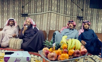 بالفيديو: الإعلامي “عبدالرحمن بن مرشد” يزور “علي بن عبيد بن خلف” في مخيمة الربيعي .. ويؤكد: الابل تشبع في هذا الموقع