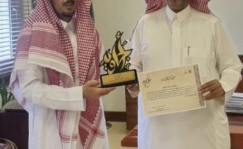 محافظ بلقرن يُسلم «مشيخص بن سعد القرني» شهادة شكر وتقدير من أمير منطقة عسير
