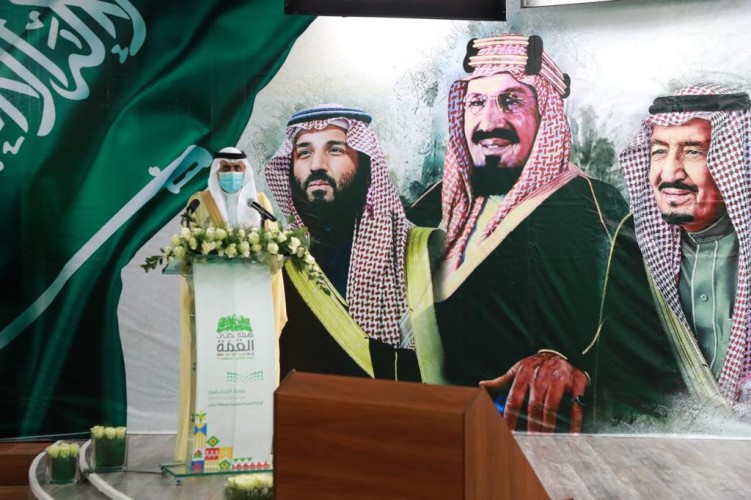 سمو أمير المنطقة يؤكد أهمية غرس القيم الوطنية في نفوس الطلاب والطالبات