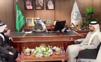«فرحان منور بن خزيم» وفريق العمل التطوعي يزورون محافظ الحائط.. ويقدمون التهاني والتبريكات لأمير منطقة حائل بمناسبة التمديد له