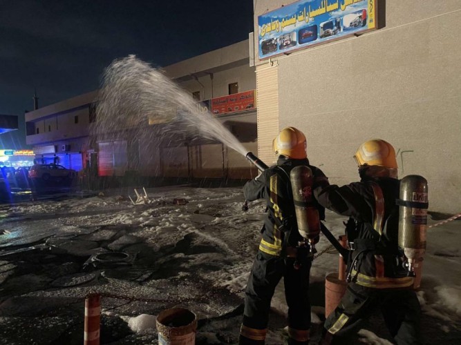 (فرق الدفاع المدني بجدة تسيطر على حريق محطة الحرازات )