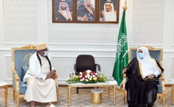 شاهد .. وزير الشؤون الإسلامية يستقبل وزير العدل والشؤون الإسلامية بجمهورية جزر القمر المتحدة شاهد .. وزير الشؤون الإسلامية يستقبل وزير العدل والشؤون الإسلامية بجمهورية جزر القمر المتحدة