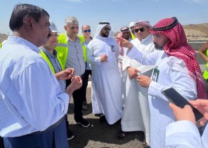 القرني يقف على تقاطع الإسكان مع طريق علي بن أبي طالب القرني يقف على تقاطع الإسكان مع طريق علي بن أبي طالب