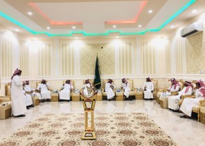 حضور الشعر والشعراء مع الاعلاميين ورجال الأعمال بديوان الشيخ محمد بن مضيان حضور الشعر والشعراء مع الاعلاميين ورجال الأعمال بديوان الشيخ محمد بن مضيان