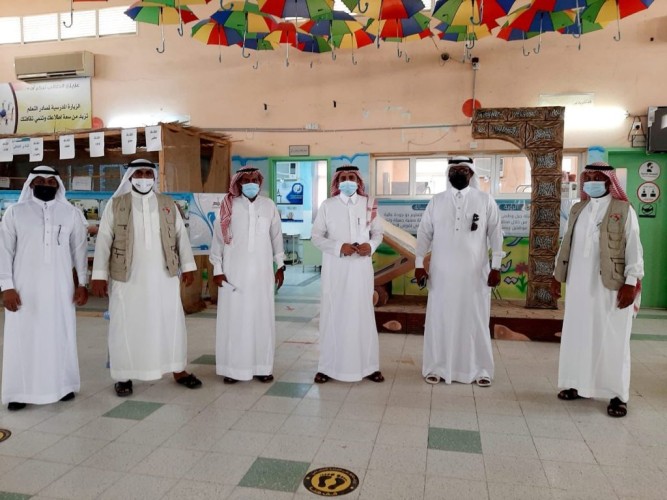 بالصور .. «رئيس مركز السقيد» يزور مدرسة السقيد الابتدائية والمتوسطة