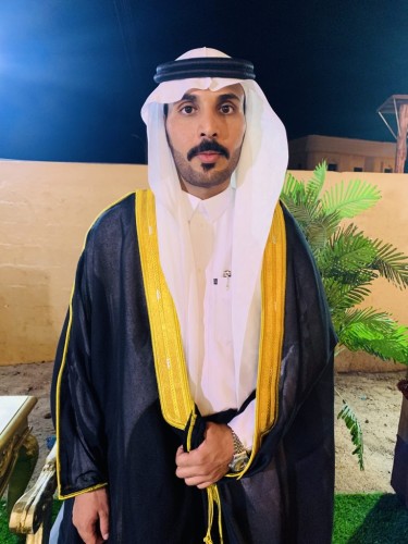 الشيخ قعيد بن قعبوب يحتفل بزواج أبنه الشاب “مختار” في منزله بديوانه  الخاص بقرية البحرة  وسط حضور عائلي