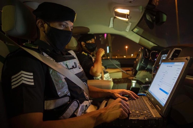 بالفيديو: الأمن العام يستعرض عدد من الجرائم تم القبض على مرتكبيها .. “من بينهم شخص تفوه بألفاظ خادشة على امرأتين في الخبر”