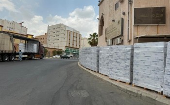 سواعد الحي بمركز المسفلة يوزع تريلا محملة بكراتين ماء على المساجد سواعد الحي بمركز المسفلة يوزع تريلا محملة بكراتين ماء على المساجد