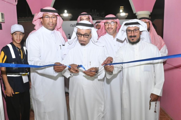 بالصور .. الوجيه “راشد بن سالم الرشيد” يدشن حملة التبرع بالدم 5 بجمعية التنمية الأهلية بالكلابية