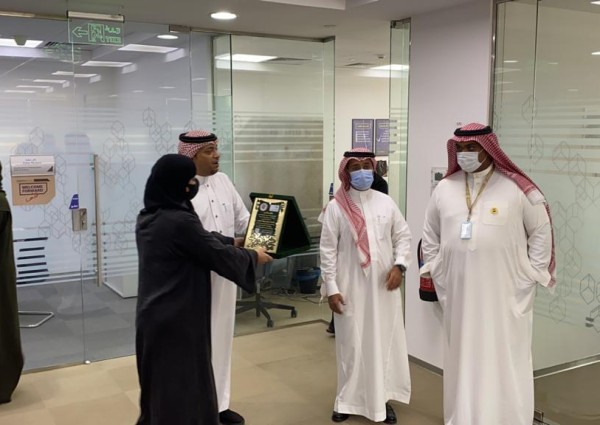 وزارة الموارد البشرية والتنمية الاجتماعية تكرم المريشد لمبادراته الاجتماعية وزارة الموارد البشرية والتنمية الاجتماعية تكرم المريشد لمبادراته الاجتماعية