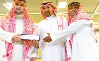 الأمير عبدالله بن سعد يكرّم “محمود حميد” نظير تغطيته الإعلامية لبطولة غليلي الكبرى الثانية