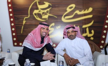 طارق العلي يفاجئ فايز المالكي وجمهور مسرحية وش أخبارك