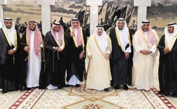 الأمير فيصل بن بندر يستقبل صحافيو الوطن ويتسلم تقرير مفصل بإنجازاتهم الأمير فيصل بن بندر يستقبل صحافيو الوطن ويتسلم تقرير مفصل بإنجازاتهم
