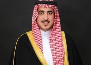 بعد وقوع حادث ووفاة عدد من أسرته .. أمير الجوف يعزي مواطن