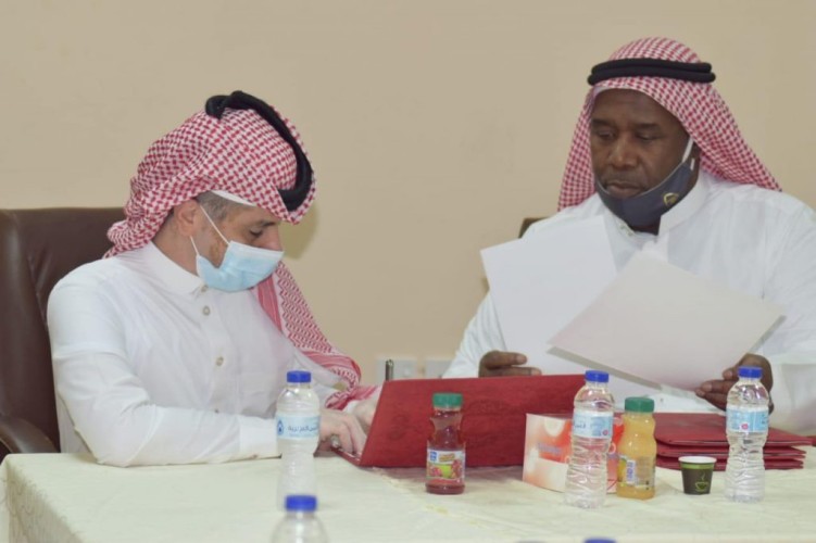 مركز حي العزيزية يبرم 8 مذكرات تفاهم مع فرق تطوعية