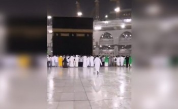 أجواء روحانية.. الصلاة تحت الأمطار بالمسجد الحرام (فيديو) أجواء روحانية.. الصلاة تحت الأمطار بالمسجد الحرام (فيديو)