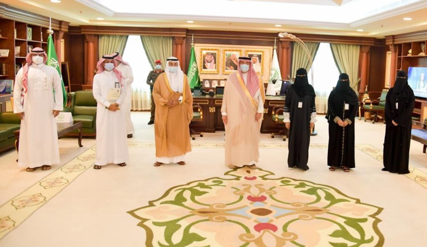 سمو أمير جازان يدشن حملة ” أخرج زكاتك من بيتك ” بمنصة تبرع بالمنطقة ..