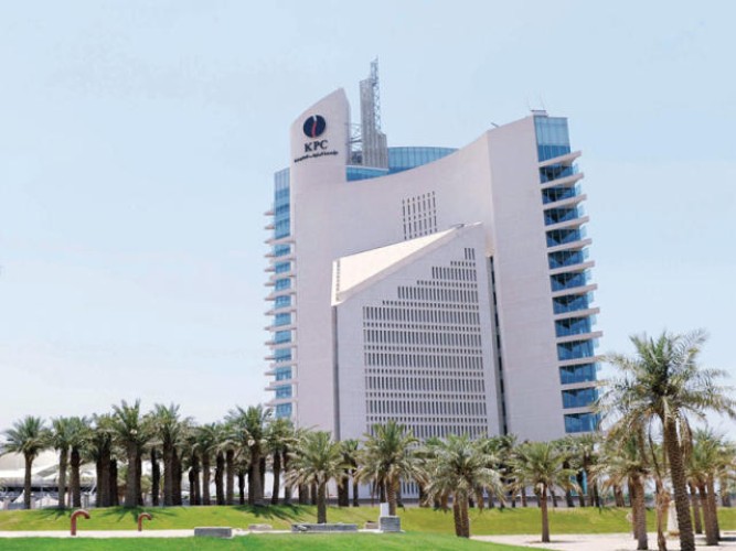 الكويت: طائرات مسيرة إيرانية تشعل حرائق في منشآت نفطية وكيميائية