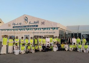 على طريق مطار الملك فهد.. 80 متطوع يقدمون الإفطار لـ 1500 صائم في المخيم الرمضاني  “إفطار ودعوة”