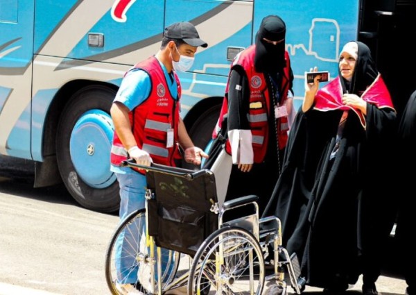 الهلال الأحمر بالحدود الشمالية يقدم خدماته الإسعافية والطبيةالطارئة للحجاج القادمين من منفذ جديدة عرعر