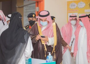 محافظ حفر الباطن يتفقد مركز اللقاح بمدرسة عبد الرحمن الغافقي محافظ حفر الباطن يتفقد مركز اللقاح بمدرسة عبد الرحمن الغافقي