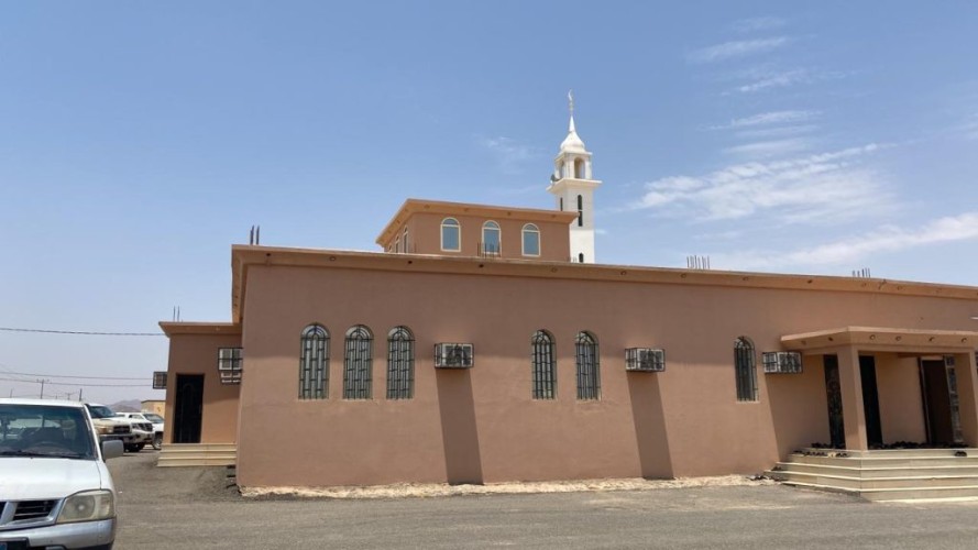 إقامة أول صلاة جمعة في مسجد بلدة  مشرفة عمودان بأبانات القصيم .. وحضر  جموع المصلين من القرية والهجر المجاورة