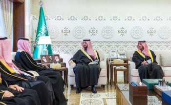 نائب أمير الشرقية يلتقي معالي وزير الموارد البشرية والتنمية الاجتماعية
