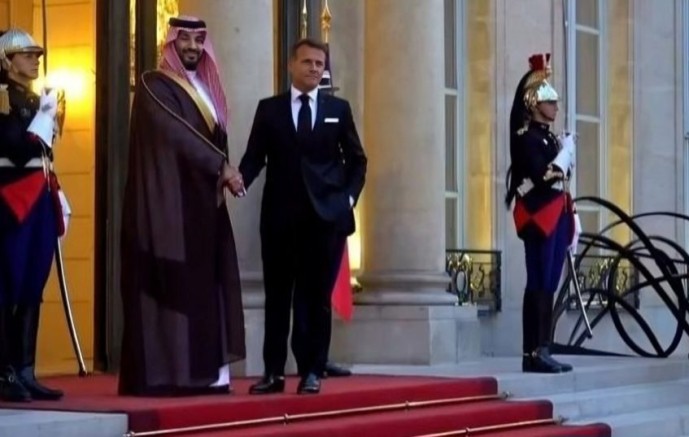ولي العهد يحضر مأدبة عشاء رسمية أقامها ماكرون
