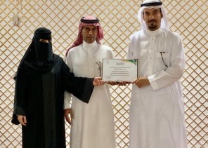تكريم ممرضة أنقذت حياة شخص تعرض لحادث على طريق عفيف – الدوادمي تكريم ممرضة أنقذت حياة شخص تعرض لحادث على طريق عفيف – الدوادمي