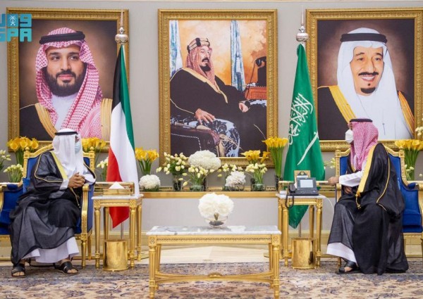 سمو ولي العهد يستقبل سمو ولي العهد بدولة الكويت لدى وصوله الرياض