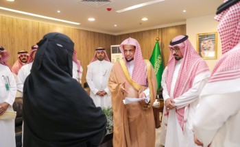 النائب العام يلتقي عدداً من المحامين والمراجعين خلال تفقده نيابات جازان النائب العام يلتقي عدداً من المحامين والمراجعين خلال تفقده نيابات جازان