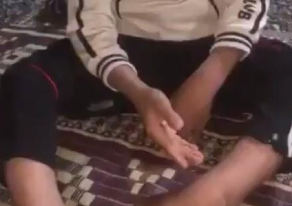 طفل يذرف الدموع ويناشد علاجه.. و”أمير” يتفاعل: “دموعك غالية علينا وما لك إلا بياض الوجه”