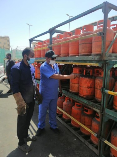 بلدية القطيف تلزم محلات بيع الغاز بتعقيم الاسطوانات