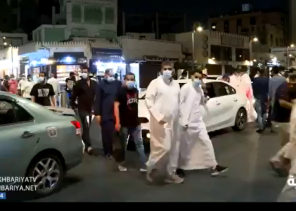 فيديو.. زحام بأسواق جدة يرفع احتمالية ازدياد عدوى “كورونا”.. ومختصة توجه نصائح مهمة قبل العيد فيديو.. زحام بأسواق جدة يرفع احتمالية ازدياد عدوى “كورونا”.. ومختصة توجه نصائح مهمة قبل العيد