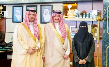 أمير الشرقية يتسلم نسخة من “هذا الكتاب يهمك” أمير الشرقية يتسلم نسخة من “هذا الكتاب يهمك”