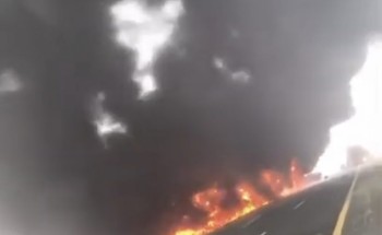 بالفيديو ..النيران تلتهم نقالة وقود طريق ” جدة – جازان “ بالفيديو ..النيران تلتهم نقالة وقود طريق ” جدة – جازان “
