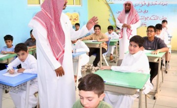«وكيل التعليم العام» يشارك طلاب الرياض يومهم الدراسي ويطمئن على سير الاختبارات