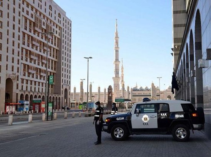 ما هي الفئات المسموح لها بدخول أحياء المدينة الممنوع التجول فيها نهائياً؟ – فيديو